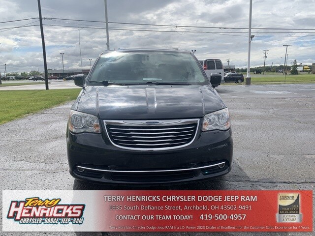 Used 2014 Chrysler Town & Country Touring with VIN 2C4RC1BG8ER393676 for sale in Archbold, OH