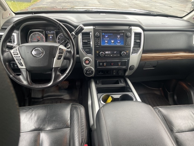 2018 Nissan Titan SL photo 2
