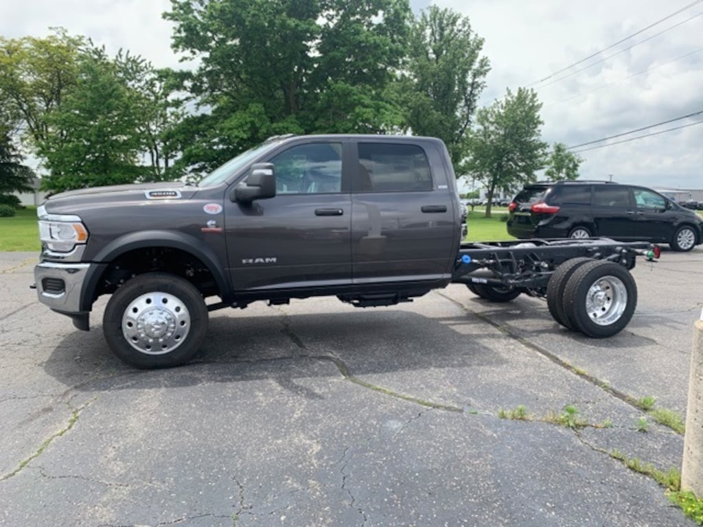 New 2024 Ram 4500 Chassis Cab 4500 SLT CHASSIS CREW CAB 4X4 60' CA Pickup