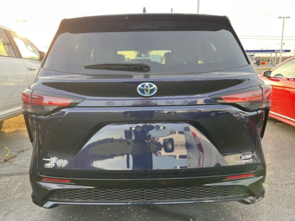 Used 2022 Toyota Sienna XSE Minivan/Van