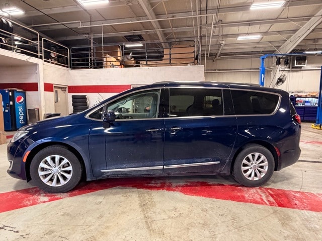 Used 2019 Chrysler Pacifica Touring L with VIN 2C4RC1BG6KR539519 for sale in Archbold, OH