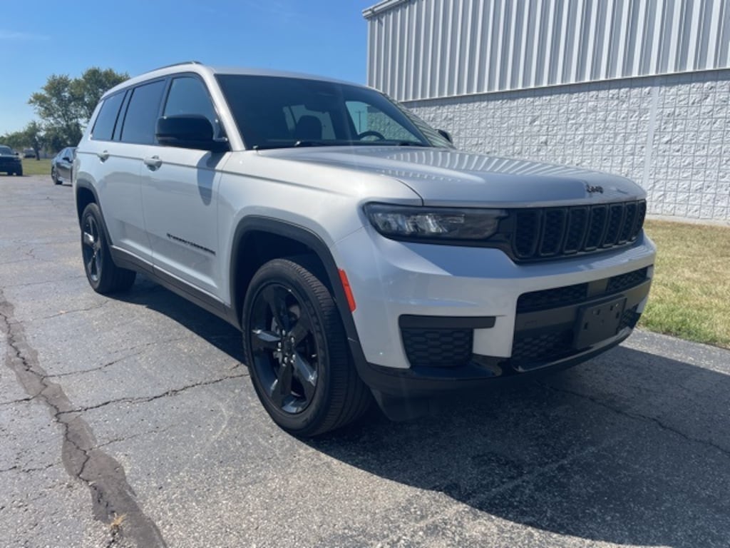 Used 2023 Jeep Grand Cherokee L Altitude SUV