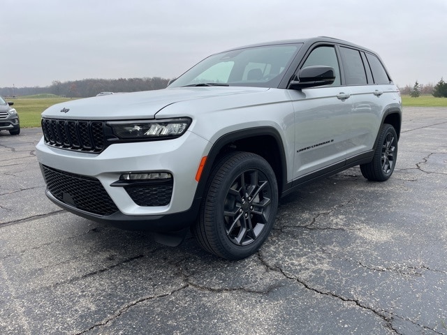 2025 Jeep Grand Cherokee Limited photo 3