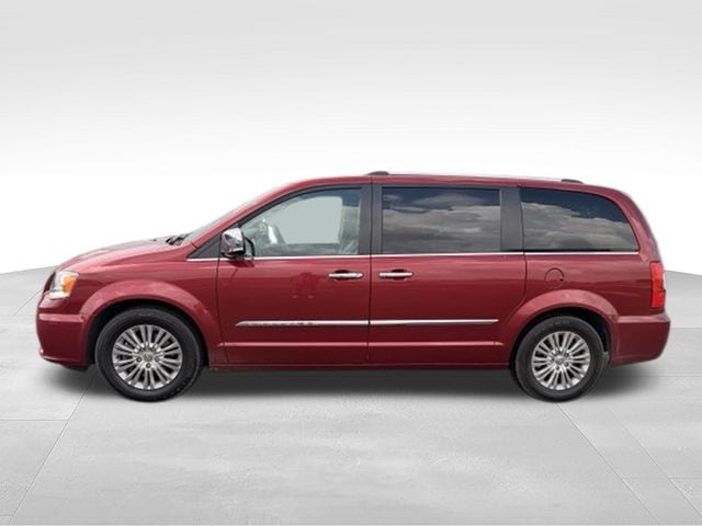 Used 2016 Chrysler Town & Country Limited with VIN 2C4RC1JG3GR254236 for sale in Archbold, OH