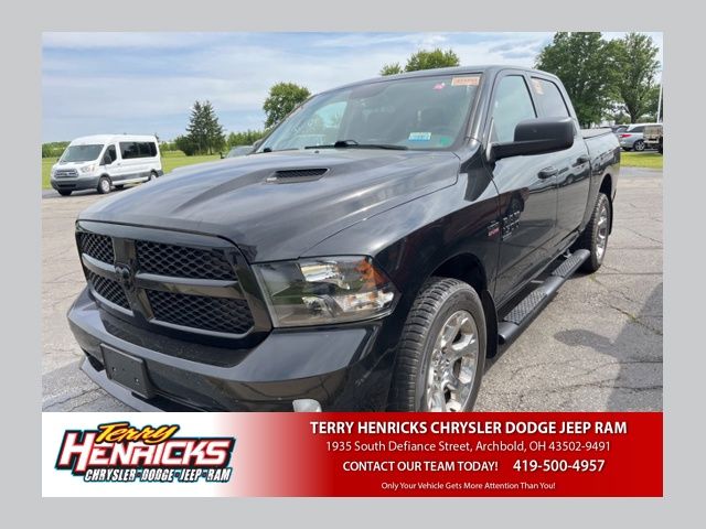 2019 RAM 1500 Classic Express Crew Cab 4x4 5'7's photo