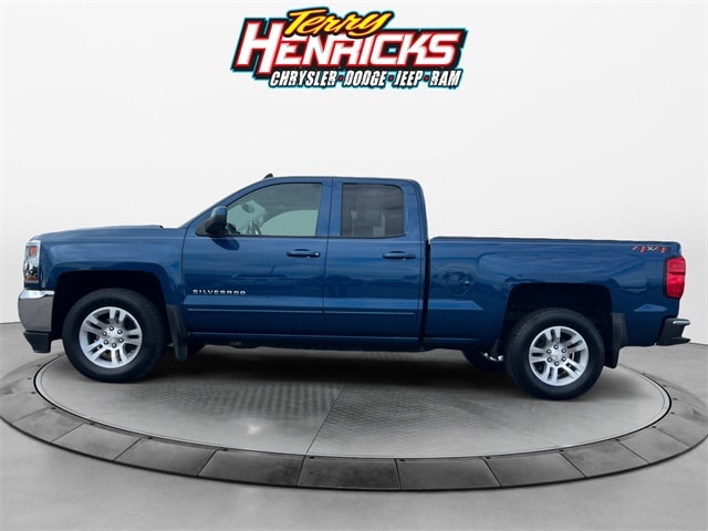 Used 2018 Chevrolet Silverado 1500 LT with VIN 1GCVKREC4JZ209178 for sale in Archbold, OH