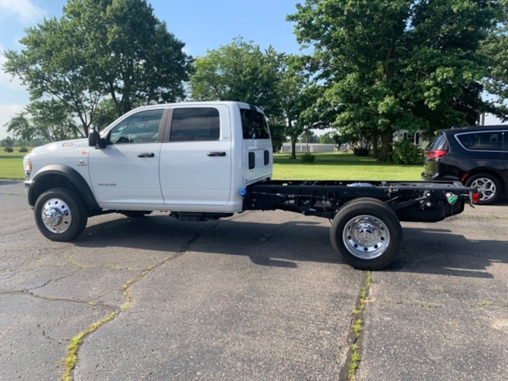 New 2024 Ram 4500 Chassis Cab 4500 SLT CHASSIS CREW CAB 4X4 60' CA Pickup