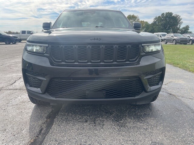 2023 Jeep Grand Cherokee Altitude X photo 2