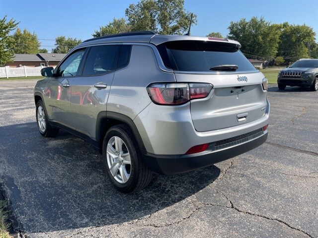 2022 Jeep Compass Latitude photo 2