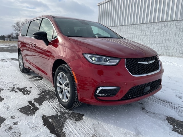 2026 Chrysler Pacifica Select's photo