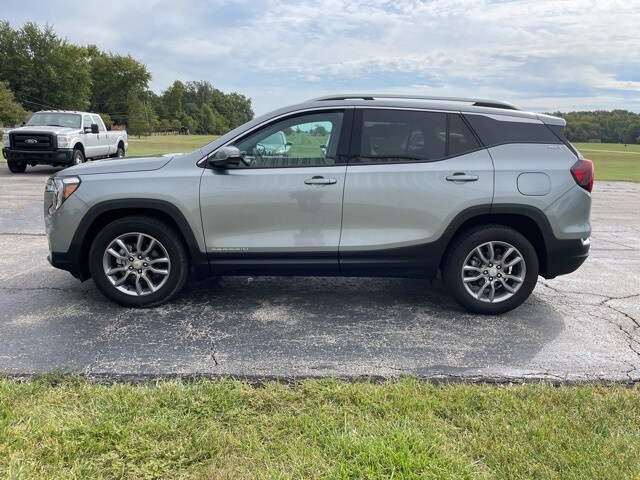 2024 Gmc Terrain SLT photo 2