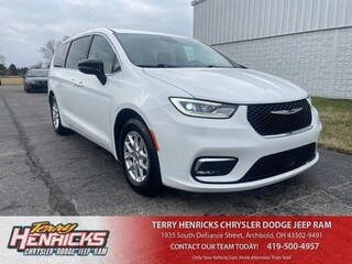 2024 Chrysler Pacifica Touring L Minivan/Van in Archbold, OH