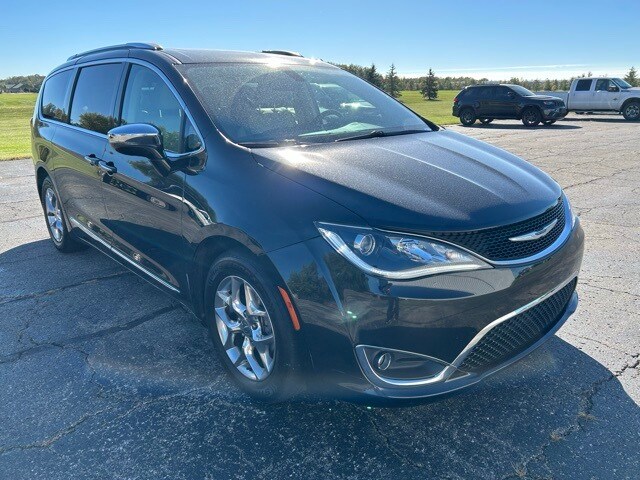 2018 Chrysler Pacifica Limited photo 2