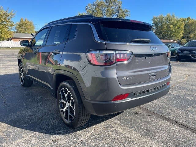 2024 Jeep Compass Limited photo 2