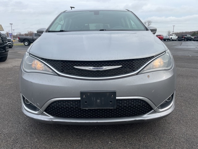 2020 Chrysler Pacifica Touring photo 2