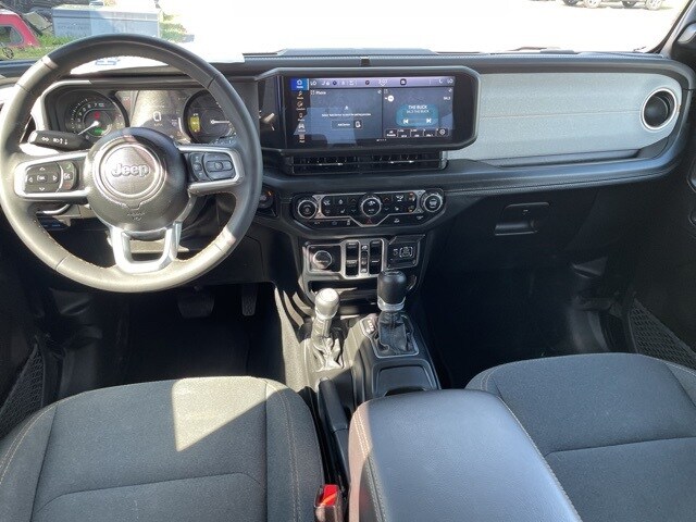 2024 Jeep Wrangler Sahara 4xe photo 3