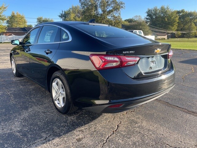 2022 Chevrolet Malibu 1LT photo 2