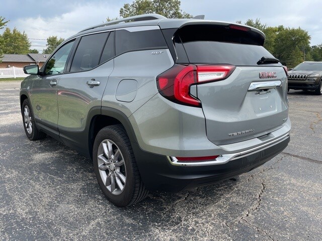 2024 Gmc Terrain SLT photo 2