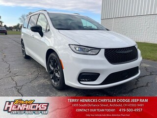 2026 Chrysler Pacifica SELECT Passenger Van in Archbold, OH