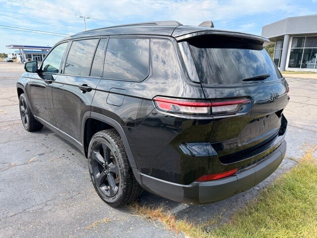 2023 Jeep Grand Cherokee Altitude photo 3