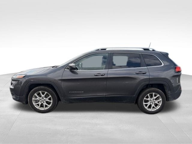 Used 2016 Jeep Cherokee Latitude with VIN 1C4PJLCS8GW189949 for sale in Archbold, OH