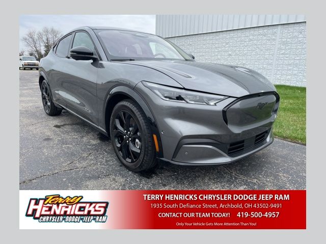 2023 Ford Mustang-Mach-e Premium's photo