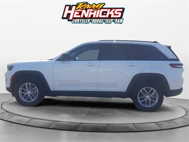 Used 2024 Jeep Grand Cherokee Laredo with VIN 1C4RJHAG6R8534763 for sale in Archbold, OH