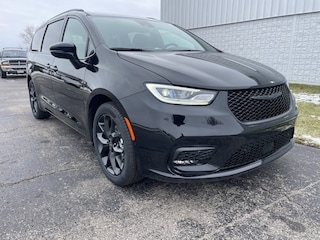 2026 Chrysler Pacifica SELECT Passenger Van in Archbold, OH