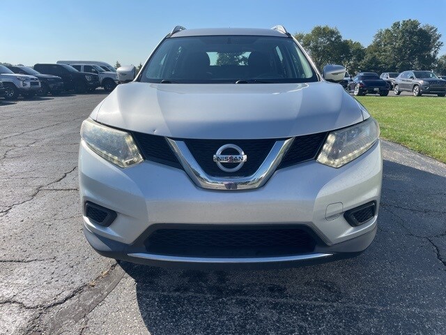 2016 Nissan Rogue SV photo 2