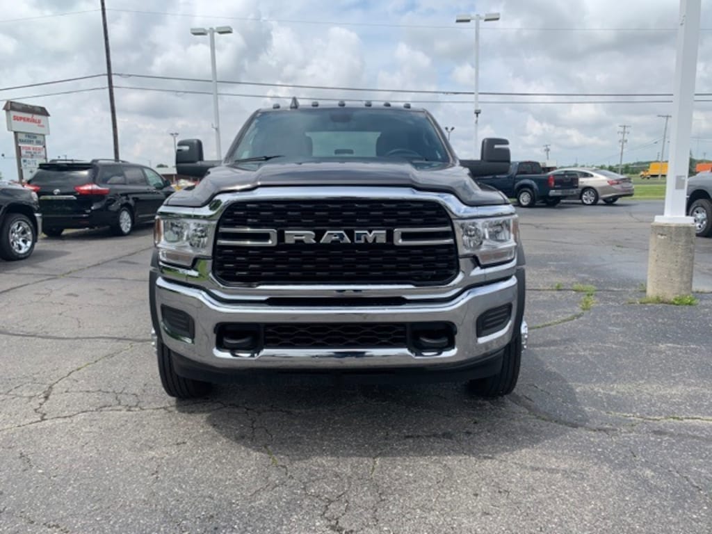 New 2024 Ram 4500 Chassis Cab 4500 SLT CHASSIS CREW CAB 4X4 60' CA Pickup