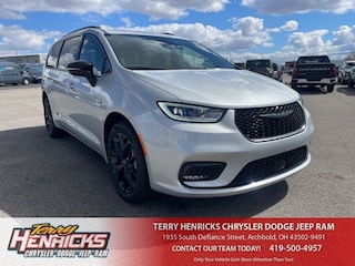 New 2026 Chrysler Pacifica SELECT AWD Passenger Van in Archbold, OH