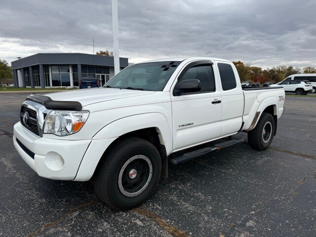 2011 Toyota Tacoma Base photo 3