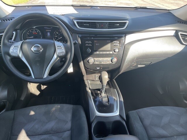 2016 Nissan Rogue SV photo 3