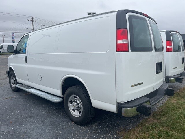 2024 Chevrolet Express 2500 Work Van Cargo photo 3