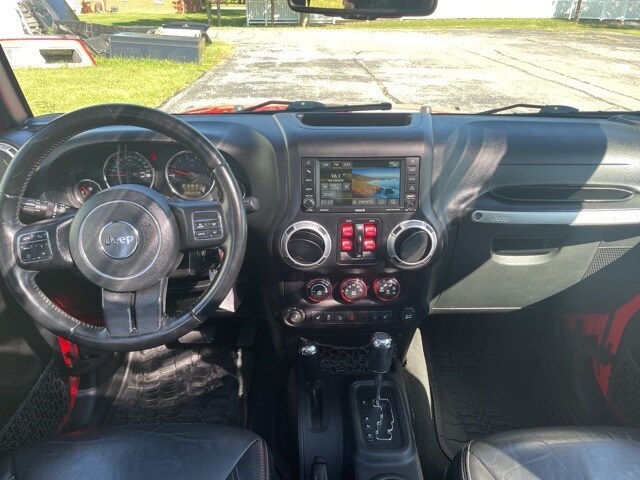2016 Jeep Wrangler Unlimited Sahara photo 3