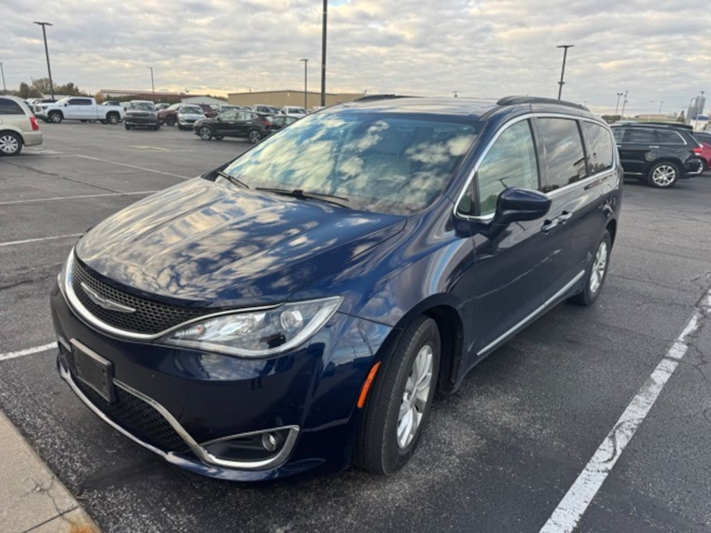 Used 2017 Chrysler Pacifica Touring L Minivan/Van