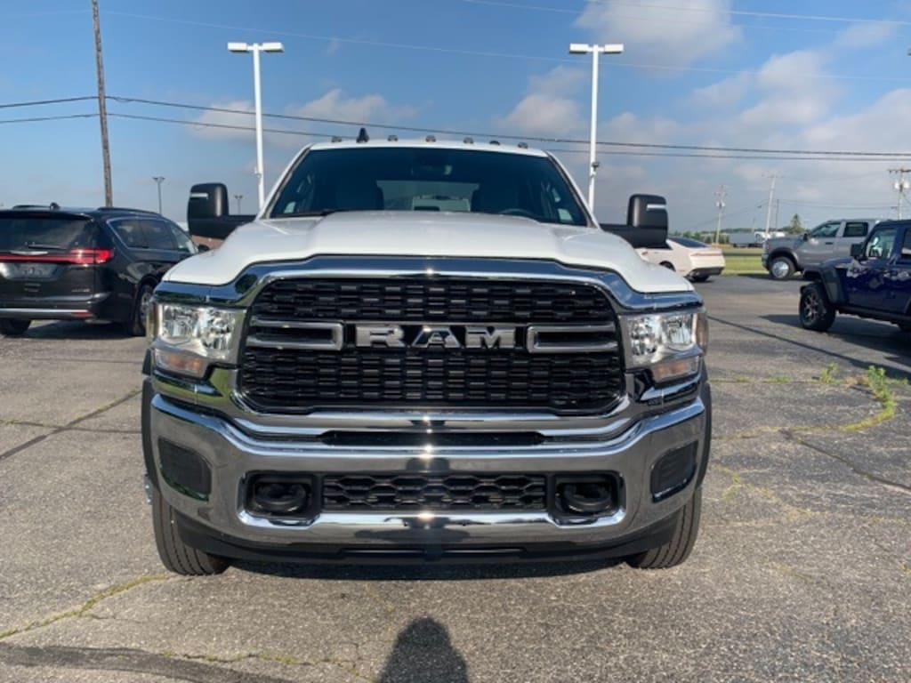 New 2024 Ram 4500 Chassis Cab 4500 SLT CHASSIS CREW CAB 4X4 60' CA Pickup
