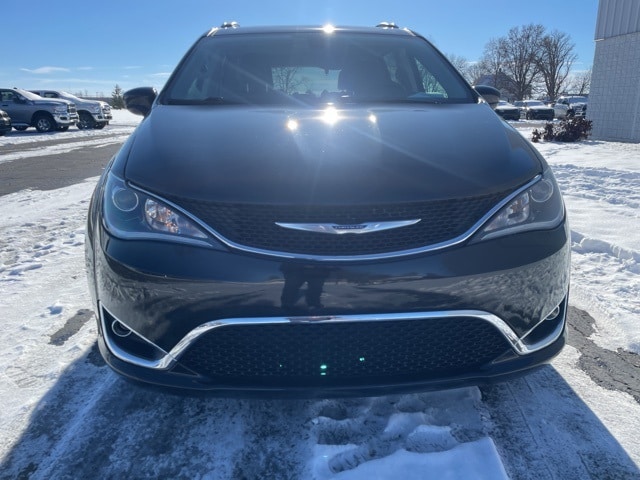 2019 Chrysler Pacifica Touring L photo 2