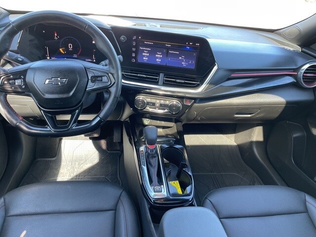 2025 Chevrolet Trax photo 2