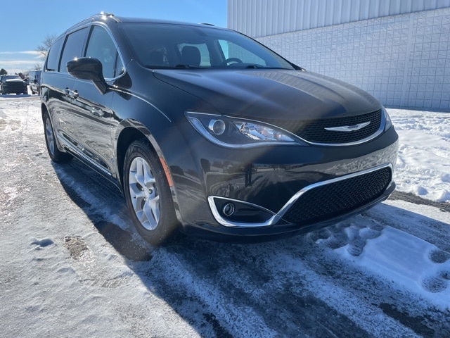 2019 Chrysler Pacifica Touring L's photo
