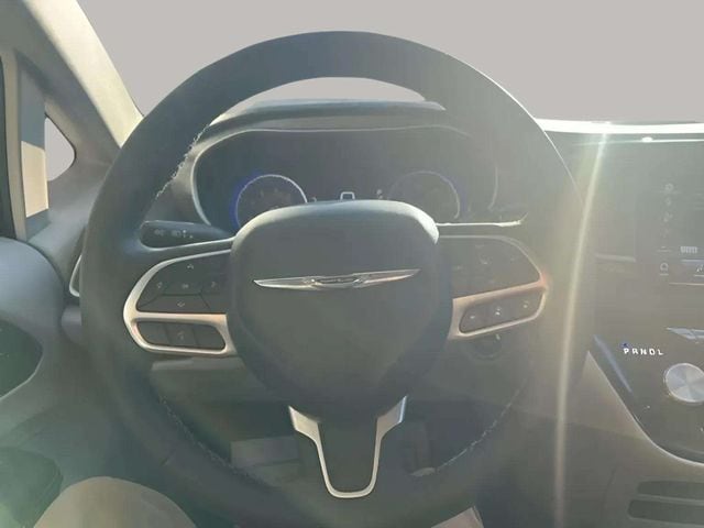 2024 Chrysler Pacifica Touring L - Photo 10