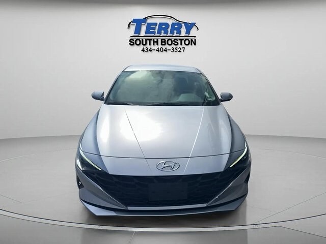 2023 Hyundai Elantra SEL photo 3