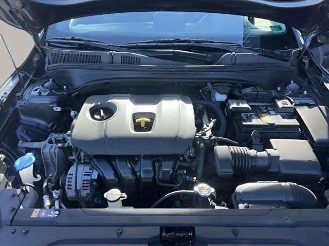 2023 Kia Forte LXS - Photo 14