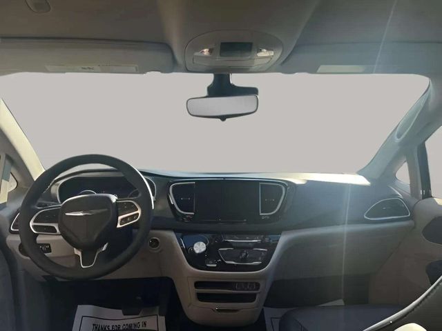 2024 Chrysler Pacifica Touring L - Photo 7