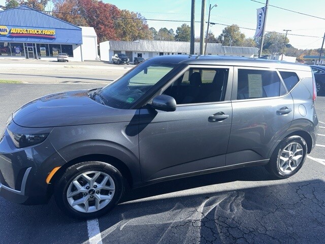 2023 Kia Soul LX photo 2