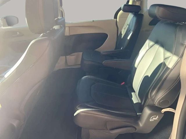 2024 Chrysler Pacifica Touring L - Photo 9