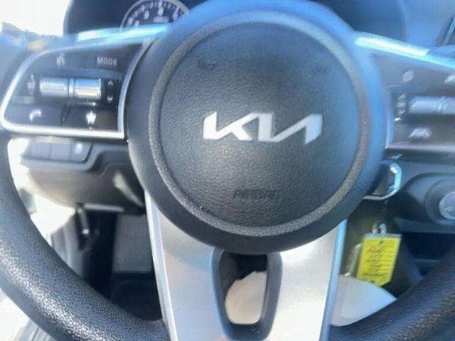 2023 Kia Forte LXS - Photo 13