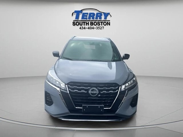 2023 Nissan Kicks SR photo 2