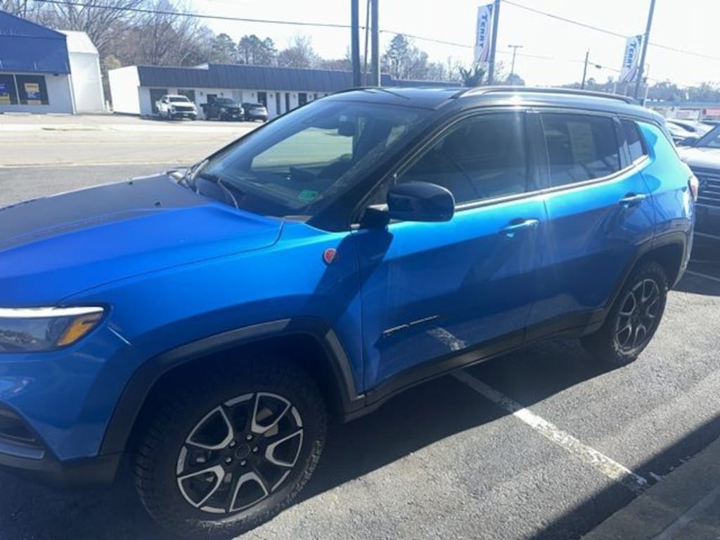 Used 2025 Jeep Compass Trailhawk SUV