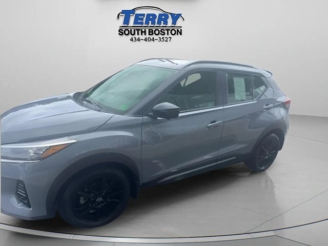 2023 Nissan Kicks SR photo 4